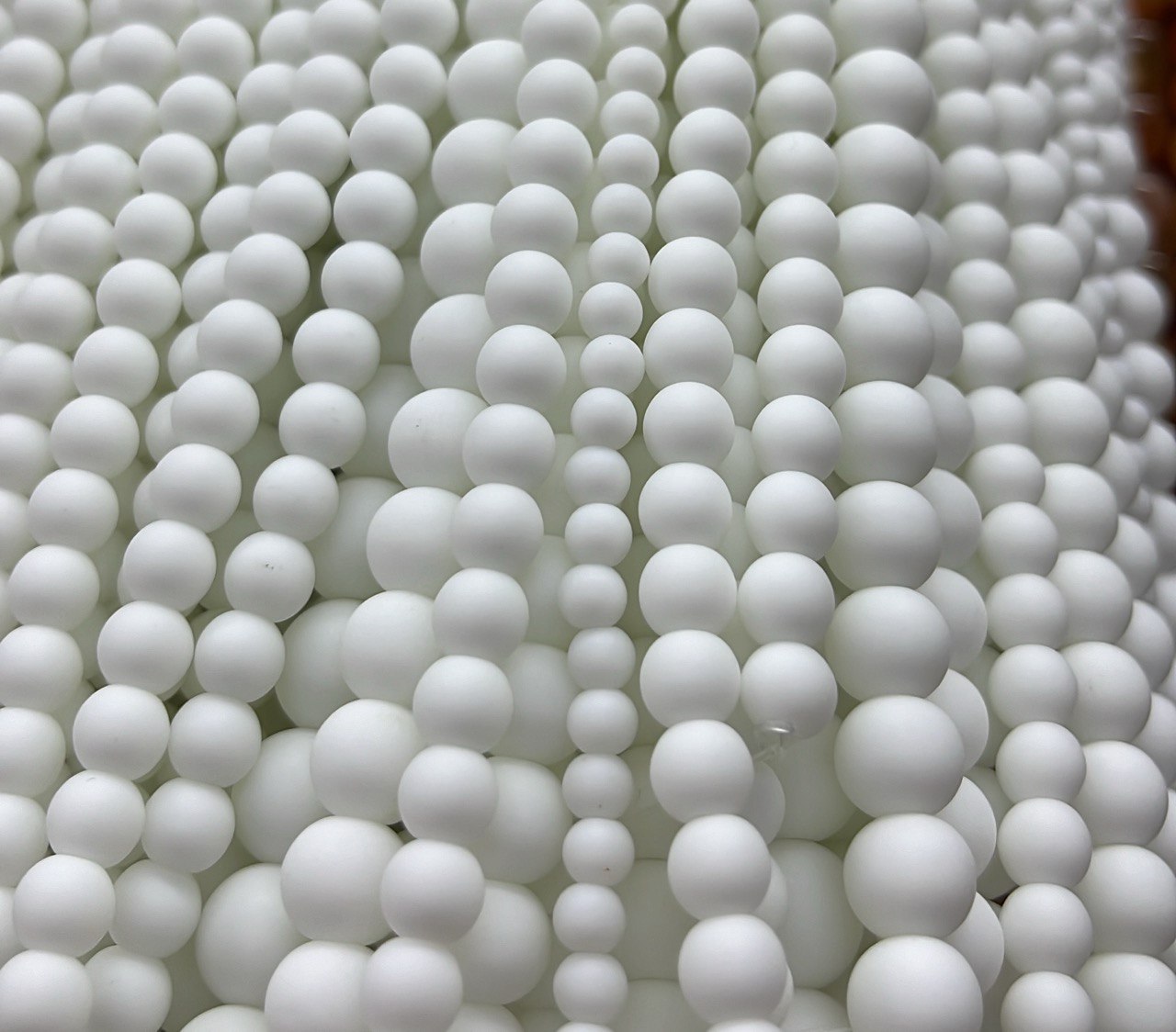 Бусины Агат белый гладкий матовый шар 4 6 8 10мм натуральный камень 4 мм Белый